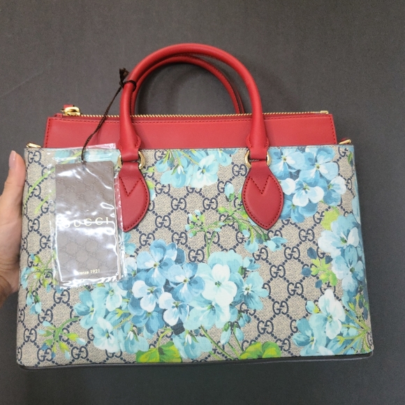 Gucci GG Supreme Monogram Blooms Tote